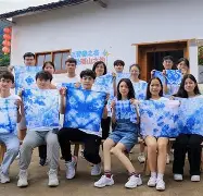 东城鲸鲨队鏖战岭南黑豹队，冲浪联赛爆冷，转换速度占优。外援联手发威